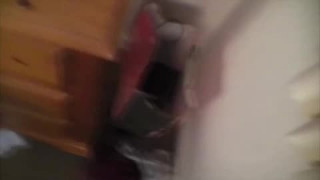Un canon mature qui se masturbe devant sa caméra